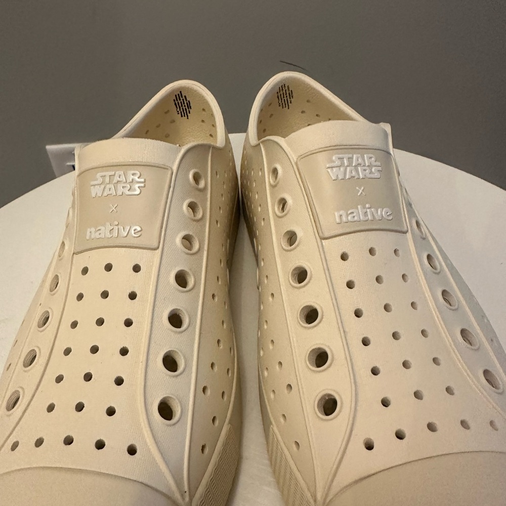EUC Native x Star Wars Sneakers. Women’s 10/men’s 9. - Picture 4 of 7